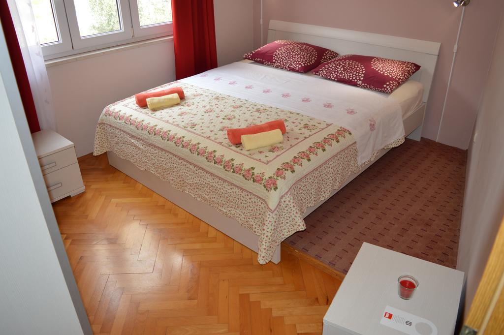 Apartment Nevena Omiš Habitación foto