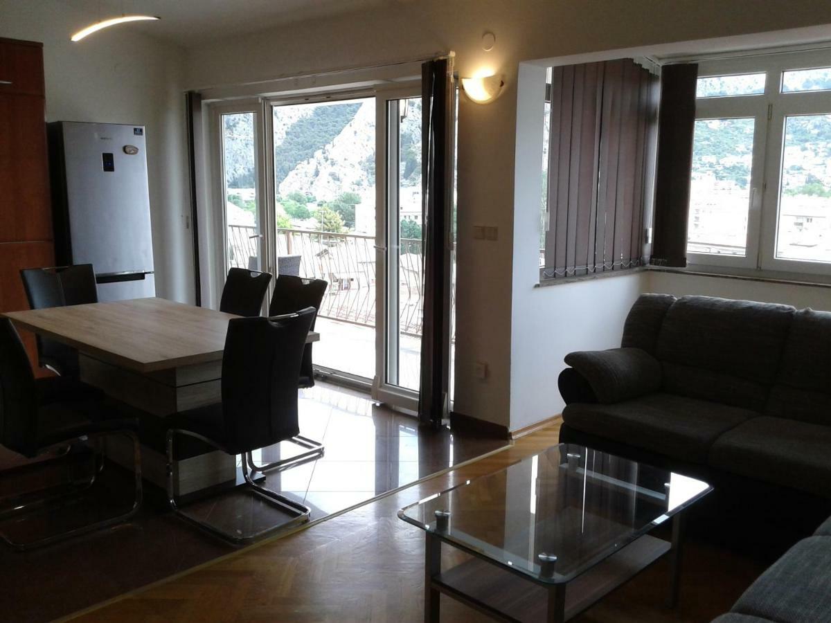 Apartment Nevena Omiš Exterior foto